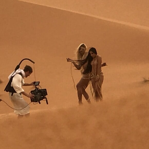 O clipe 'Sua Cara' foi gravado por Anitta e Pabllo Vittar em pleno Deserto do Saara, no Marrocos