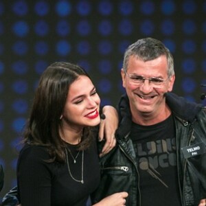 Bruna Marquezine postou uma foto descontraída com o pai, Telmo