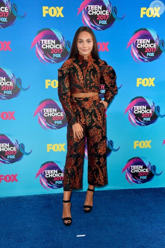 A dançarina Maddie Ziegler também usou conjunto com look Zac Posen no Teen Choice Awards, realizado no Galen Center, em Los Angeles, neste domingo, 13 de agosto de 2017