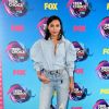 A cantora Naya Rivera apostou no jeans com camisa Marques' Almeida e calça no Teen Choice Awards, realizado no Galen Center, em Los Angeles, neste domingo, 13 de agosto de 2017