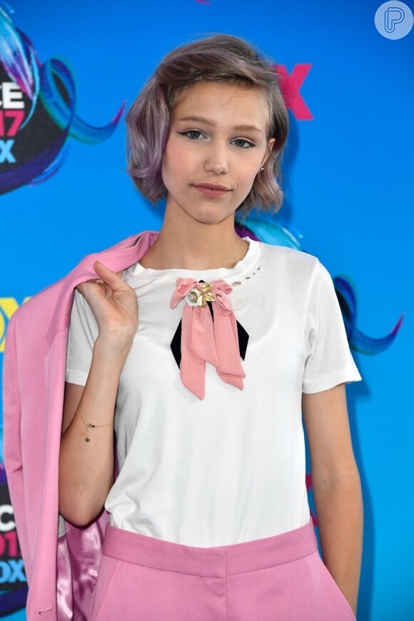 A cantora e compositora Grace VanderWaal vestiu Topshop no Teen Choice Awards, realizado no Galen Center, em Los Angeles, neste domingo, 13 de agosto de 2017