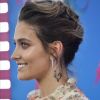 Paris Jackson usou o cabelo preso e apostou em brincos prateados com strass para o Teen Choice Awards, realizado no Galen Center, em Los Angeles, neste domingo, 13 de agosto de 2017