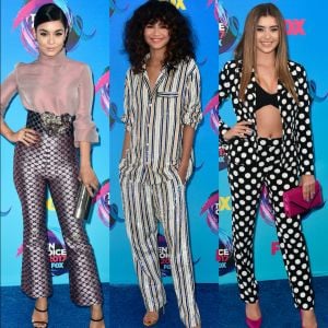Vanessa Hugdens, Zendaya e Kalani Hilliker apostaram em looks com calça para o Teen Choice Awards, realizado no Galen Center, em Los Angeles, neste domingo, 13 de agosto de 2017