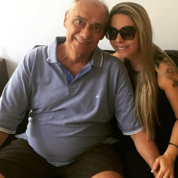 Em tratamento contra o câncer, Marcelo Rezende foi elogiado pela namorada, Luciana Lacerda, no domingo, 13 de agosto de 2017