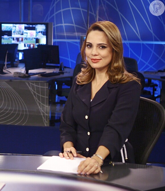Rachel Sheherazade volta à bancada do 'SBT Brasil' nesta segunda-feira (14 de abril de 2014)