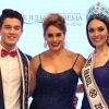 Suzy Rêgo foi madrinha do Concurso Nacional de Beleza 2017 e posa com os vencedores: Matheus Song, de Caminho dos Príncipes (SC), e Gabrielle Vilela, de Angra dos Reis (RJ)