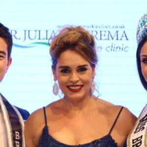 Suzy Rêgo foi madrinha do Concurso Nacional de Beleza 2017 e posa com os vencedores: Matheus Song, de Caminho dos Príncipes (SC), e Gabrielle Vilela, de Angra dos Reis (RJ)
