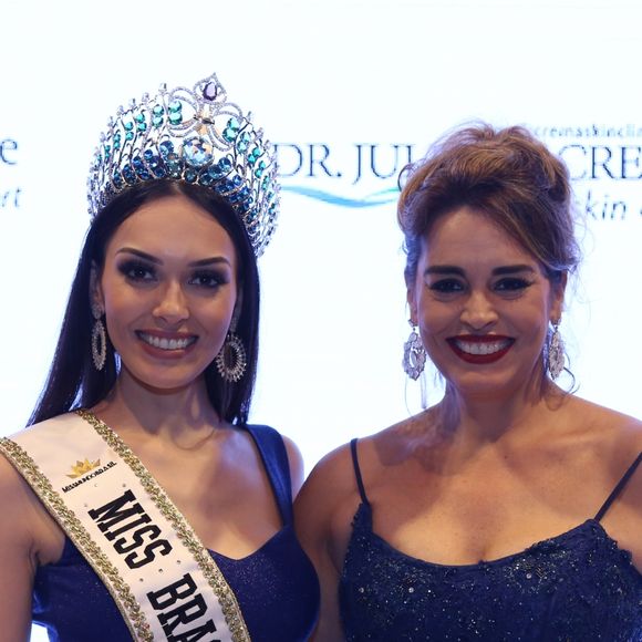 Suzy Rêgo posa com Gabrielle Vilela, eleita Miss Brasil Mundo 2017. Natural de Angra dos Reis, a estudante de Publicidade tem 25 anos e 1.72 m de altura