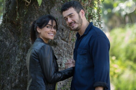 Antônia (Vanessa Giácomo) aceita o beijo de Domênico (Marcos Veras), na novela 'Pega Pega'