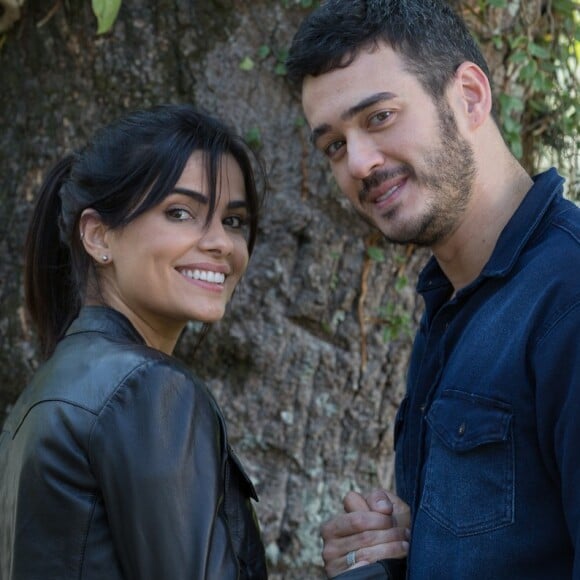 Antônia (Vanessa Giácomo) aceita o beijo de Domênico (Marcos Veras), na novela 'Pega Pega'