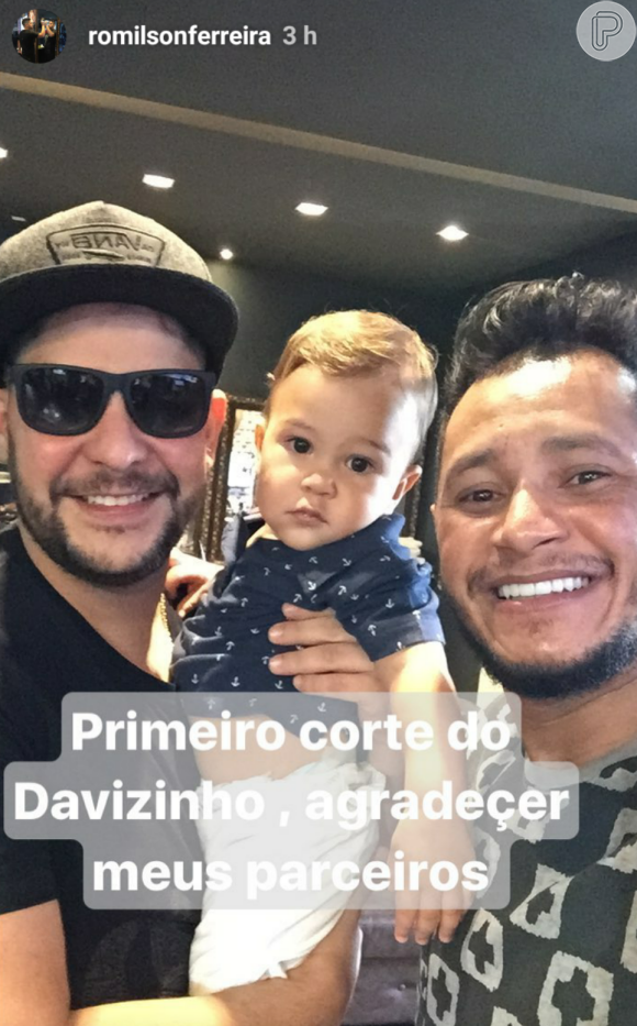 Jorge, da dupla com Mateus, mostrou o filho Davi, cortando o cabelo pela primeira vez nesta segunda-feira, 14 de agosto de 2017