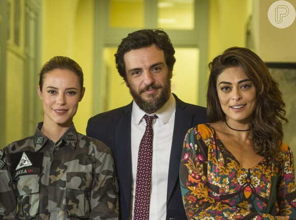 Bibi (Juliana Paes) descobre que Caio (rodrigo Lombardi) e Jeiza (Paolla Oliveira) estão namorando, na novela 'A Força do Querer', em 7 de setembro de 2017