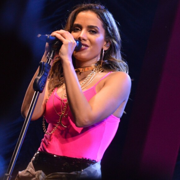 Anitta acusa a ex-empresária Kamilla Fialho de desviar R$ 2,5 milhões