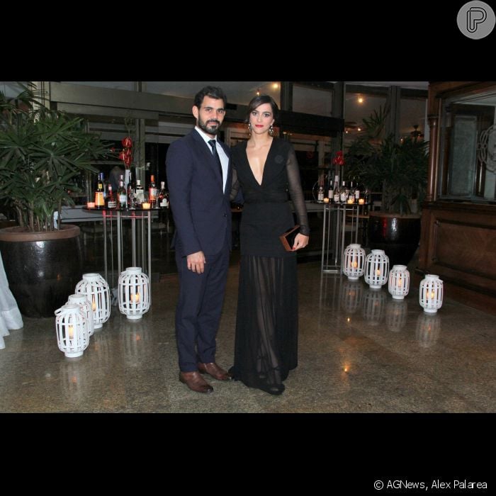 Juliano Cazarré e a mulher, Letícia Bastos, usaram looks elegantes para prestigiar jantar beneficente promivdo pelo Festival Varilux de Cinema Francês, no Rio de Janeiro, 14 de abril de 2014