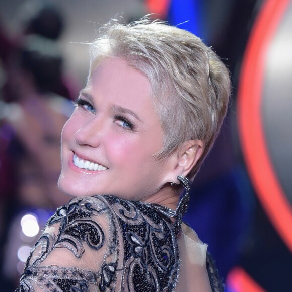 Xuxa minimizou acidente de Theo Becker: 'Acontece né, gente? Afinal de contas isso aqui é uma apresentação ao vivo'