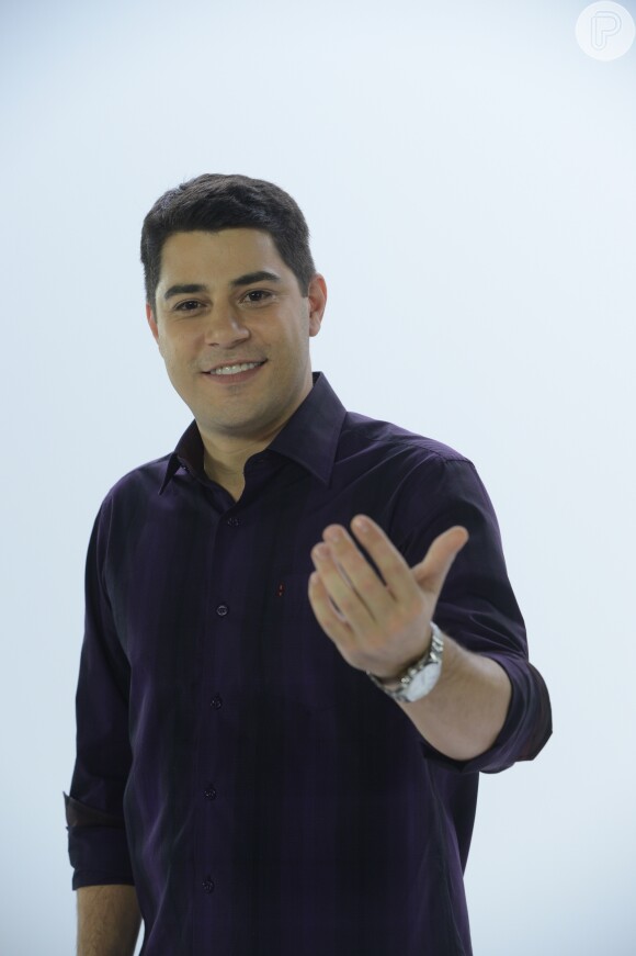 Evaristo Costa negou que será youtuber e divertiu web ao anunciar doação de gravatas