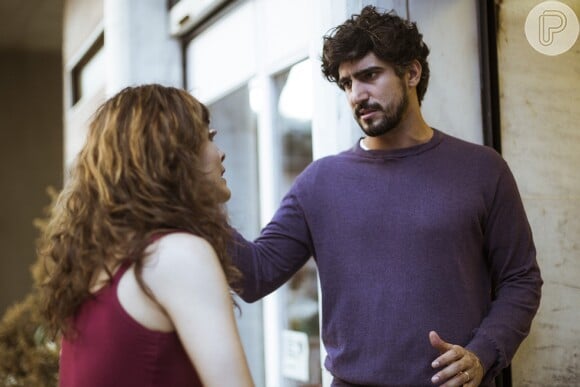 Na série 'Os Dias Eram Assim', Renato (Renato Góes) vai descobrir que Rimena (Maria Casadevall) está grávida de outro homem 