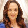 Elga (Denise Del Vecchio) é criticada quando fala da sua vontade de se casar com Fassur (Zécarlos Machado), no capítulo de sexta-feira, 25 de agosto de 2017, da novela 'O Rico e Lázaro'