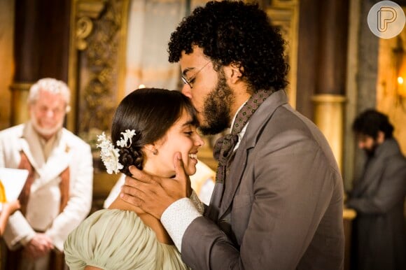 Cecília (Isabella Dragão) se casou com Libério (Felipe Silcler) à revelia de Sebastião (Roberto Cordovani), seu pai, na novela 'Novo Mundo'