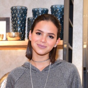 Bruna Marquezine falou sobre as reações que viu após o anúncio do término: 'Adoro a criatividade das pessoas, elas conseguem fazer piada sobre tudo, até sobre isso'