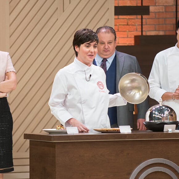 Isabel Alvares conquistou o troféu do 'MasterChef Brasil' na 2° temporada, em 2015