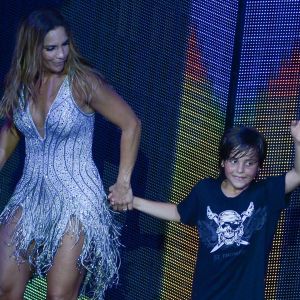 Filho de Ivete Sangalo, Marcelo, de 7 anos, 'impôs' condição para viagem dos pais: 'Fazer um irmão'