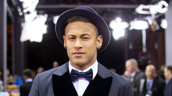 Neymar escolhe lutador francês de UFC para ser seu guarda-costas em Paris