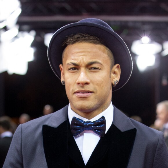 Neymar contratou o lutador francês Nordine Taleb, de 36 anos, para ser seu guarda-costas na França