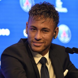 A transferência de Neymar para o Paris Saint-Germain foi a mais cara da história do futebol