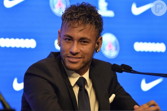 A transferência de Neymar para o Paris Saint-Germain foi a mais cara da história do futebol