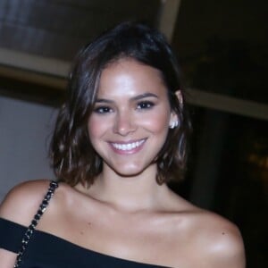 Bruna Marquezine adiantou que sua vilã na novela 'Deus Salve o Rei' é ambiciosa pelo poder, em entrevista ao programa 'TV Fama' desta quarta-feira, 16 de agosto de 2017