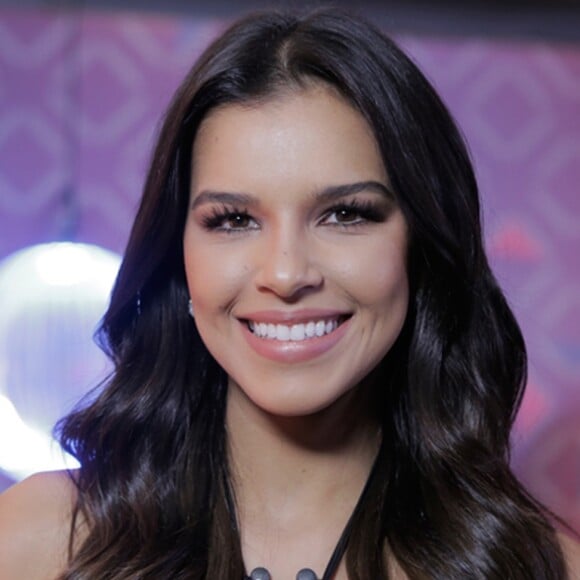 Mariana Rios declarou não seguir tendência na moda: 'Gosto do decote, e às vezes, uso recorte. Tudo depende da ocasião. Acho que a gente tem que mesclar'