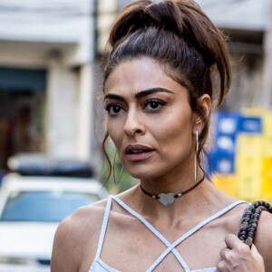 Juliana Paes deu adeus aos fios castanhos e adotou um visual iluminado