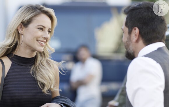 Jeiza (Paolla Oliveira) começa a namorar Caio (Rodrigo Lombardi) na novela 'A Força do Querer'