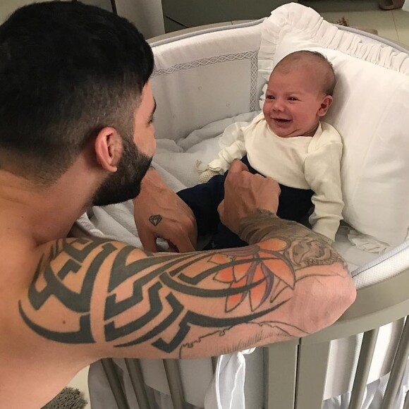 Gabriel, filho de Gusttavo Lima e Andressa Suita, tem um mês