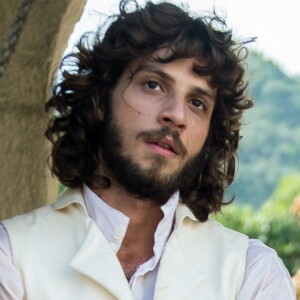Joaquim (Chay Suede) será revelado o verdadeiro irmão de dom Pedro (Caio Castro), na novela 'Novo Mundo'