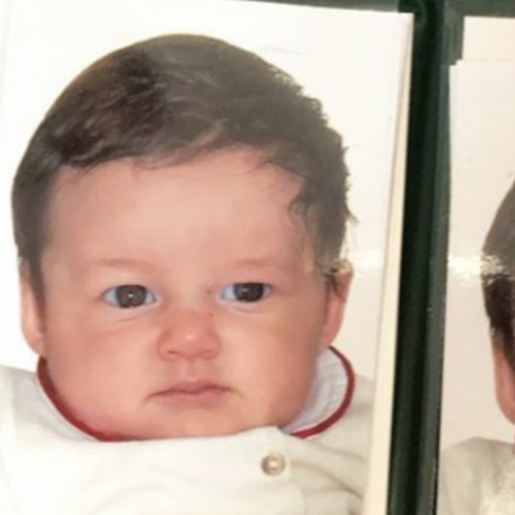 Bruno Gissoni relembrou uma foto 3x4 de quando era bebê nesta sexta-feira, 18 de agosto de 2017
