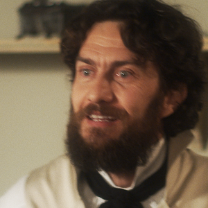 Após ter seus crimes revelados para as autoridades inglesas, Thomas (Gabriel Braga Nunes) foge de Howard e Egídio, no capítulo que vai ao ar quinta-feira, dia 31 de agosto de 2017, na novela 'Novo Mundo'