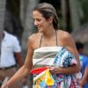 Ticiane Pinheiro viajou com o noivo, César Tralli, e a filha, Rafaella Justus, para resort na Bahia