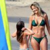 Ticiane Pinheiro mostrou boa forma, de biquíni, em tarde na praia com a filha, Rafaella Justus