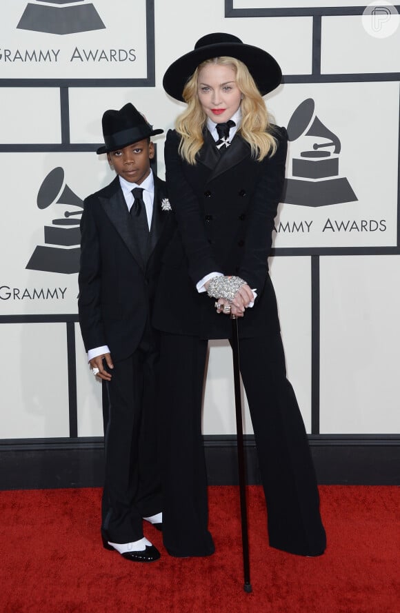 Madonna não costuma ir a eventos públicos com os filhos. Nesta foto, ela foi com o filho David Banda no Grammy, em 2014