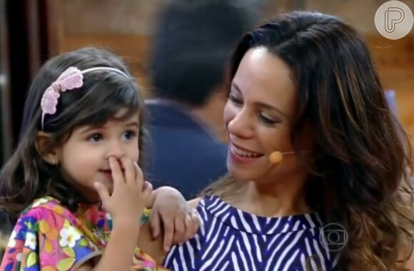 Na novela 'Em Família', Vanessa contracena com a pequena Bruna Faria, de apenas 2 anos de idade