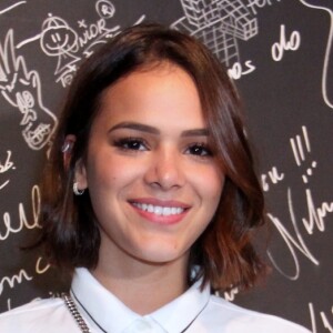 Bruna Marquezine será uma vilã ambiciosa e com sede de poder na novela 'Deus Salve o Rei'