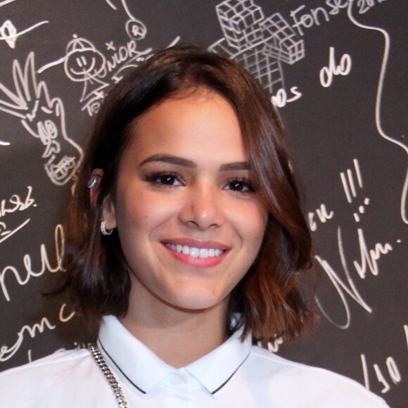 Bruna Marquezine será uma vilã ambiciosa e com sede de poder na novela 'Deus Salve o Rei'