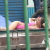 Carroceria de caminhão em clipe de Anitta se transformou em uma piscina de plástico