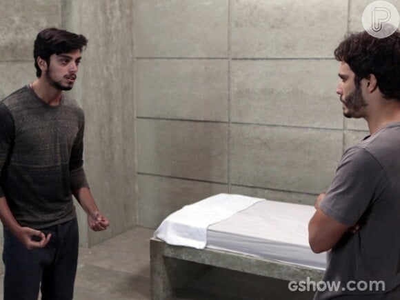 Marlon (Rodrigo Simas) argumenta com William (Thiago Rodrigues), em sua defesa, em 'Além do Horizonte'