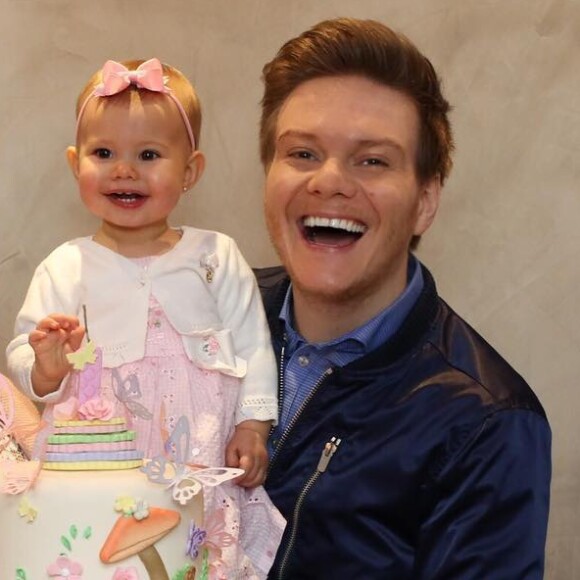 Michel Teló apelidou brinquedo por ciúmes da filha, Melinda, como contou Thais Fersoza em vídeo nesta segunda-feira, dia 21 de agosto de 2017