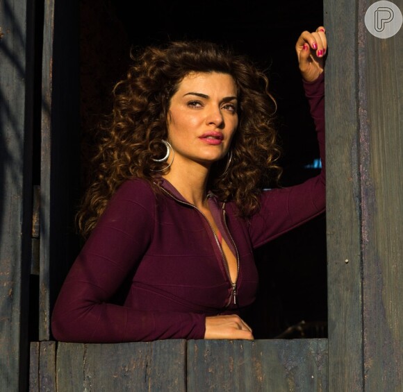 Mayana Neiva caracterizada como Leandra, sua personagem na novela 'O Outro Lado do Paraíso' 