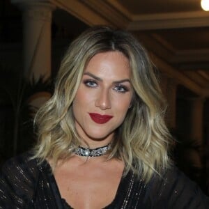 Giovanna Ewbank entrega que Bruno Gagliasso já teve crise de ciúmes: 'Quase foi mandado embora de um casamento'