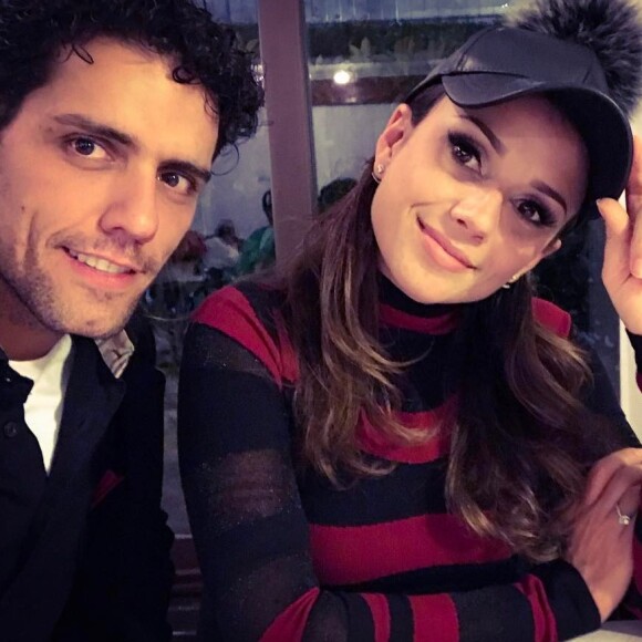 Paula Fernandes, atualmente namorando Thiago Arancam, elogiou o cantor